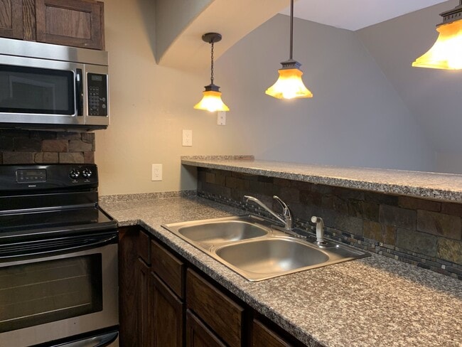 Building Photo - BEAUTIFUL 3 BR CONDO IN DESIRED GATED COMM...