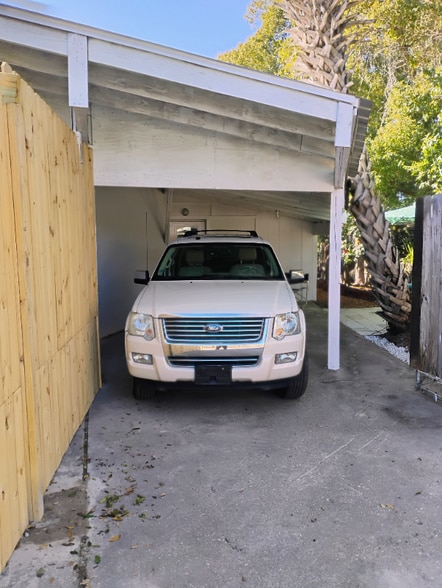 Building Photo - 902 Oak Ave