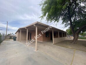 Building Photo - 3807 E Dover Stravenue