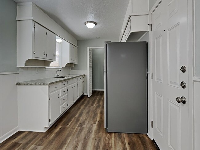 Building Photo - Newly Renovated Single Family Home | 3 BR/1.5BA | 1-Car Covered Parking | Gated backyard