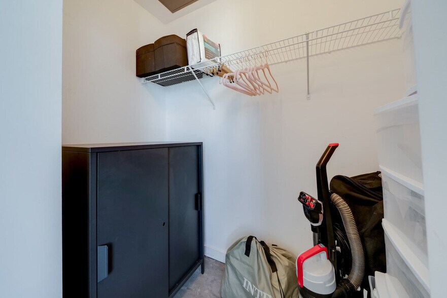 Building Photo - 151 SE 1st St