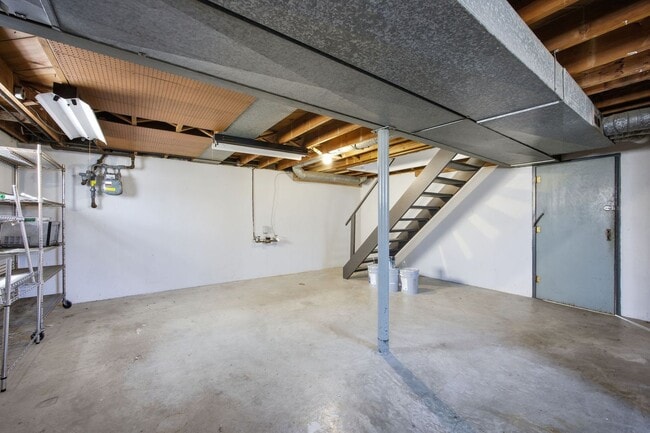 Building Photo - DELHI - Charming Brick Cape Cod 3-4 bed 1.5 bath.