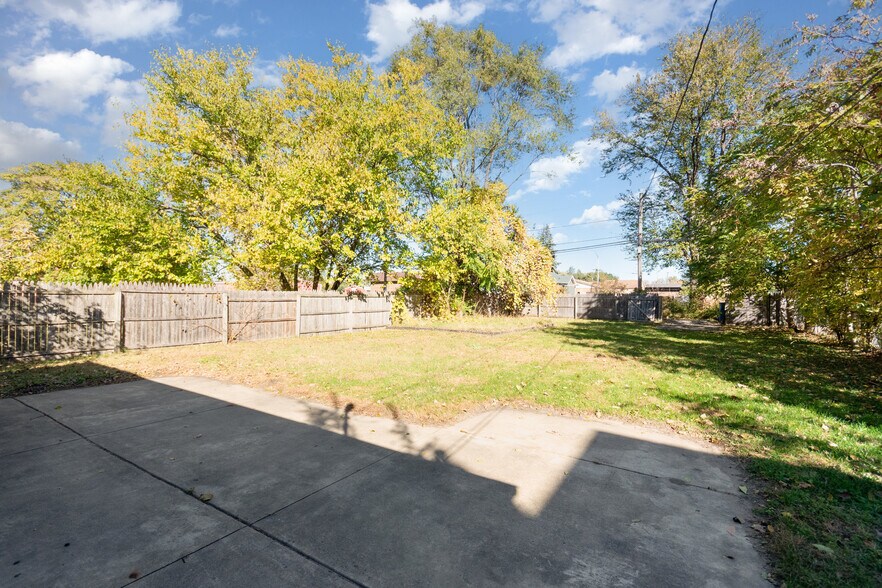 Building Photo - 544 Garfield Ave