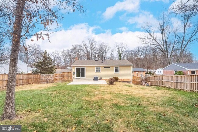 Building Photo - 13715 Smallwood Ct