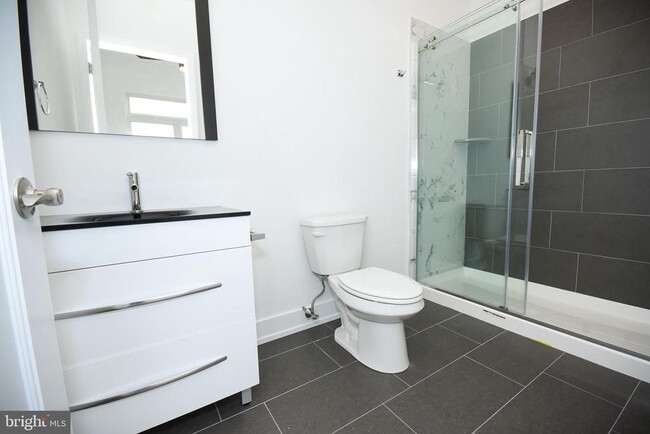 Building Photo - 6164 Ridge Ave