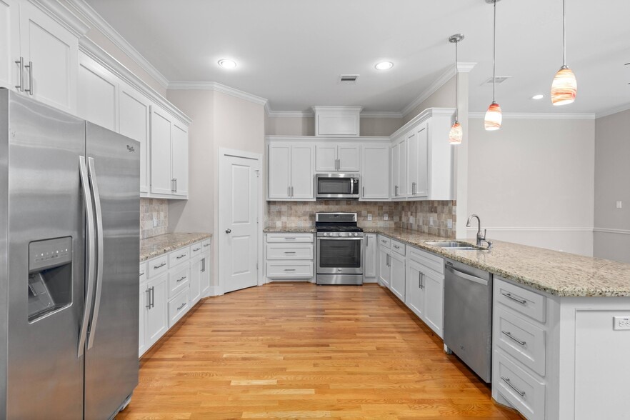 Building Photo - 1221 W 23rd St