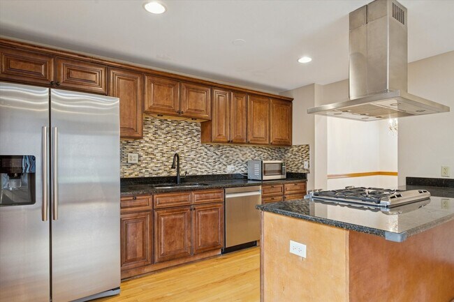 Building Photo - 1410 Fairfax Ln