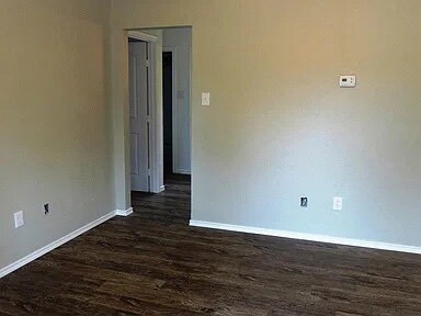 Building Photo - Cute 2/1.5 with All Appliances!