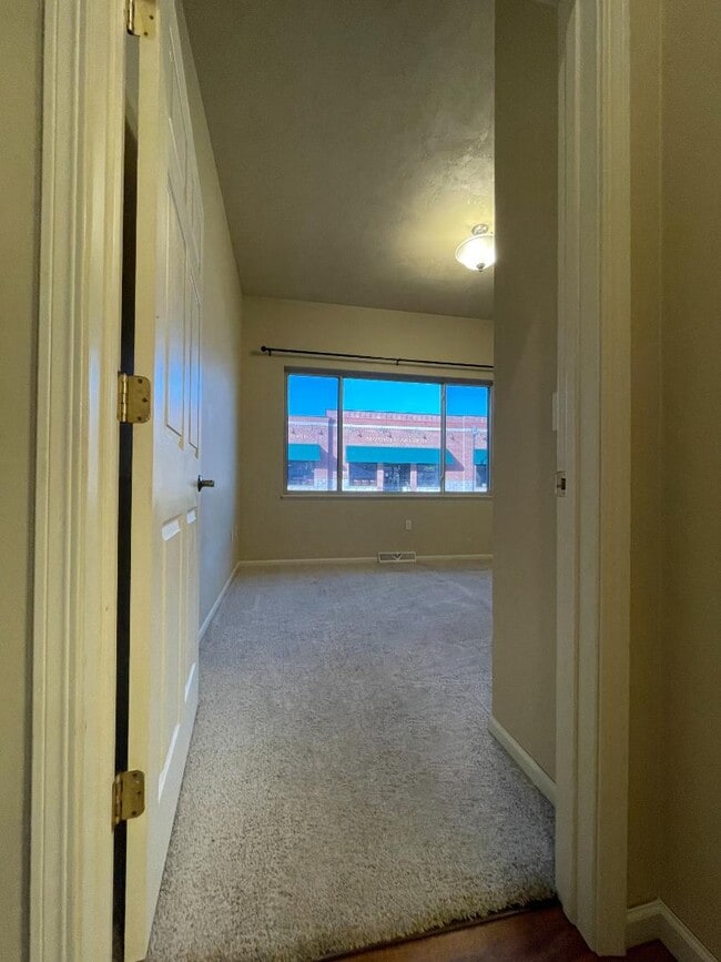 Building Photo - 323 W Main St