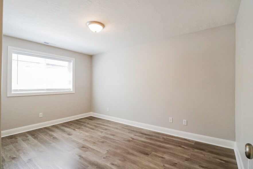 Building Photo - 817 N 600 W