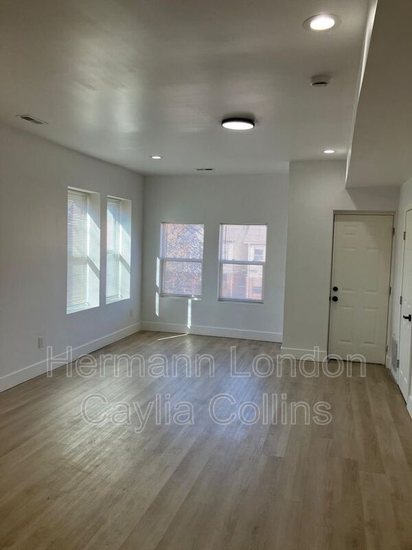 Building Photo - 5832-5834-5834 Etzel Ave