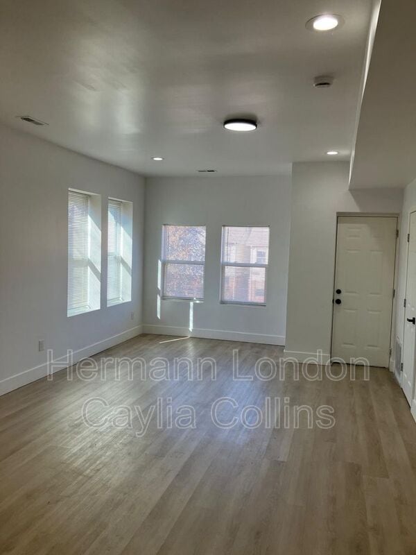 Building Photo - 5832-5834 Etzel Avenue