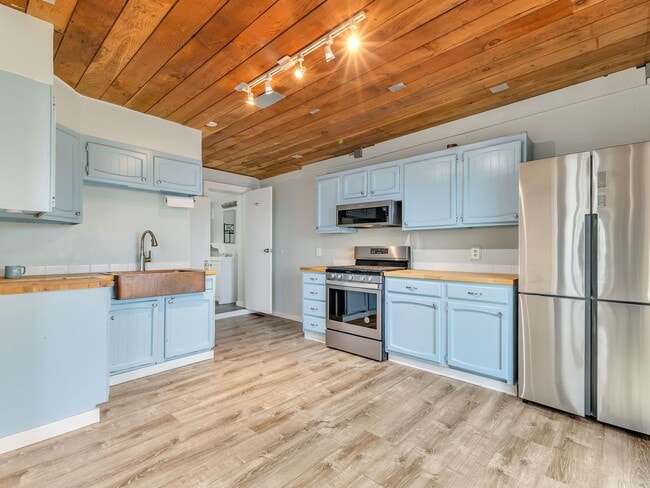 Building Photo - 3088 Harrison Ave