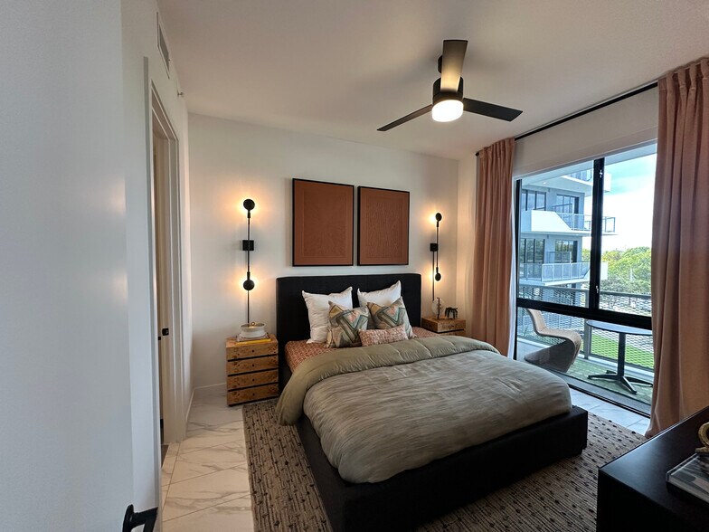 Building Photo - 16900 NE 23rd Ave