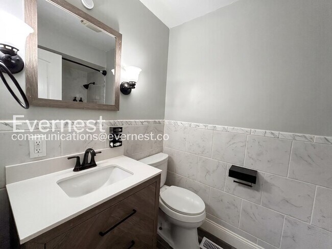 Building Photo - 3 Bed/2.5 Bath Home with Garage / Pet-Friendly / Available Now!