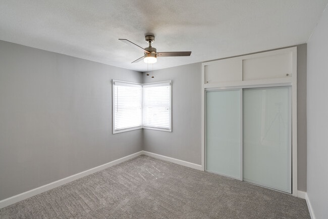 Building Photo - 405 S Fernwood Cir
