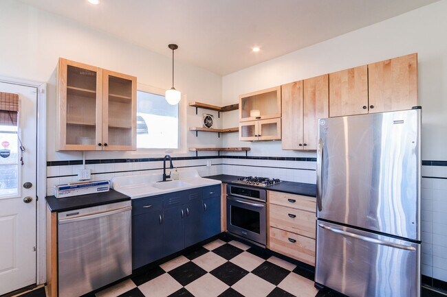 Building Photo - Charming Olde Richmond Home