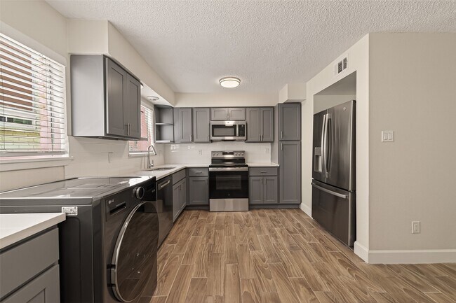 Building Photo - 7714 Renwick Dr