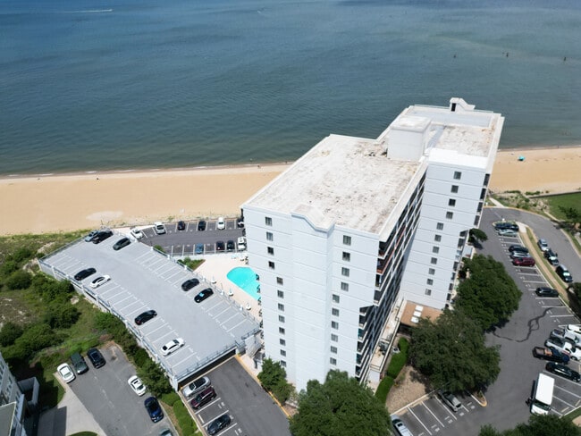 Building Photo - 3558 Shore Dr