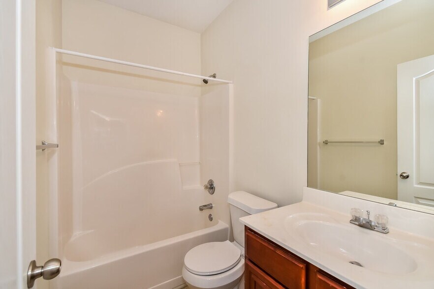 Building Photo - 2601 Muskeg Ct SW