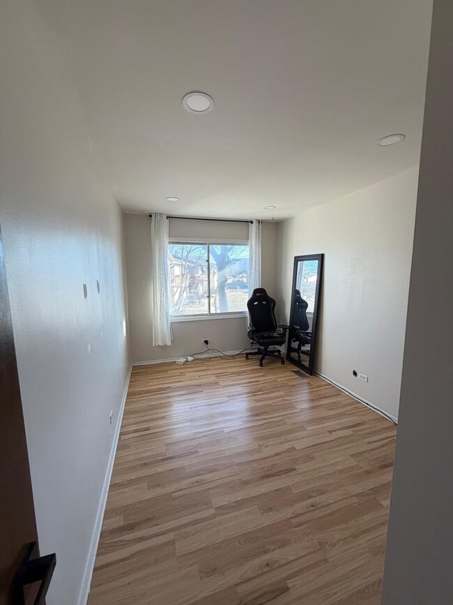 Building Photo - 15 Constitution Ct