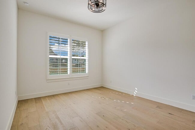 Building Photo - 935 Wesley Ridge Dr