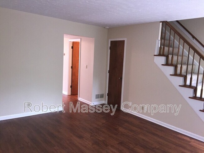 Building Photo - 2853 Grinstead Dr