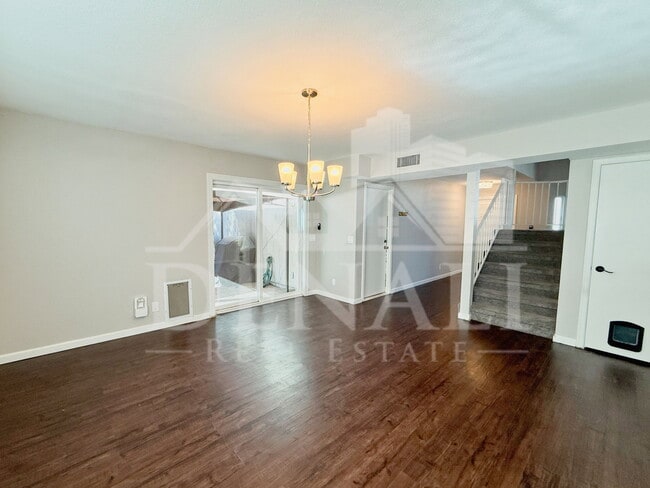 Building Photo - 1114 S Surfside Dr