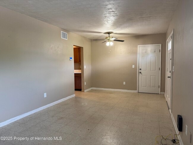 Building Photo - 6315 Treehaven Dr