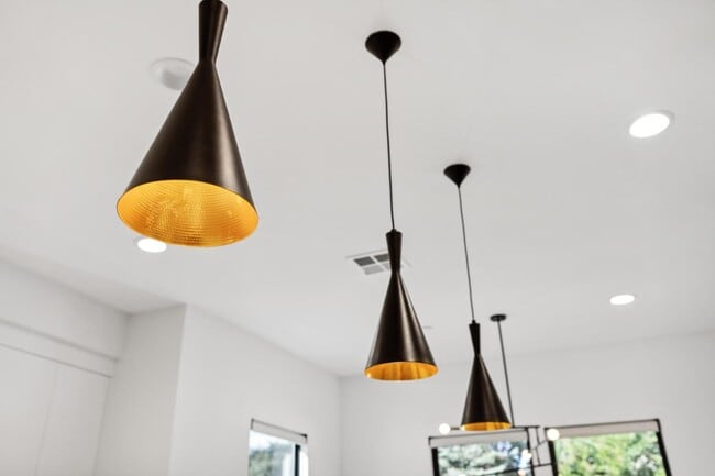 Building Photo - Luxurious Modern Single Family Home in West Menlo Park Available Now!