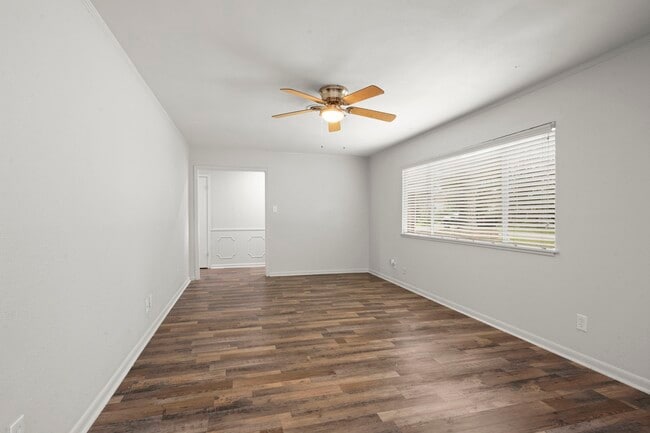 Building Photo - 205 Taft Ave