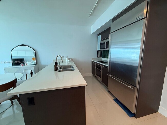 Building Photo - 500 Brickell Ave