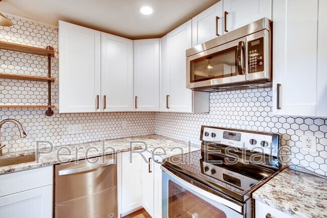 Building Photo - 1054 N Revere St