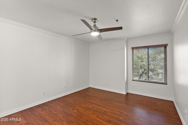 Building Photo - 2025 E Campbell Ave