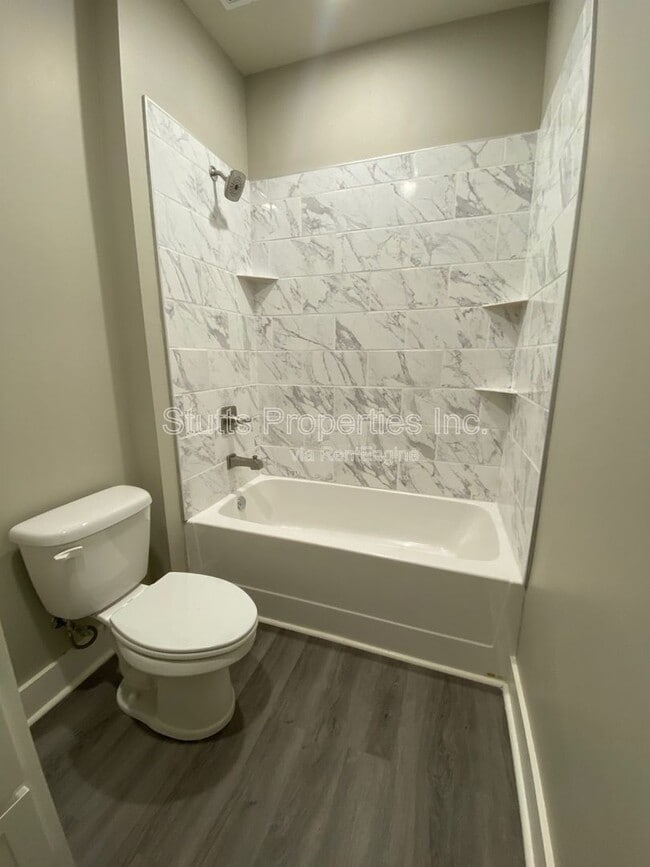 Building Photo - 213 Virginia Ave