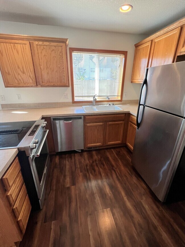 Building Photo - Beautiful Home w/ Garage, Fenced Yard, Extra Pkg & MORE!
