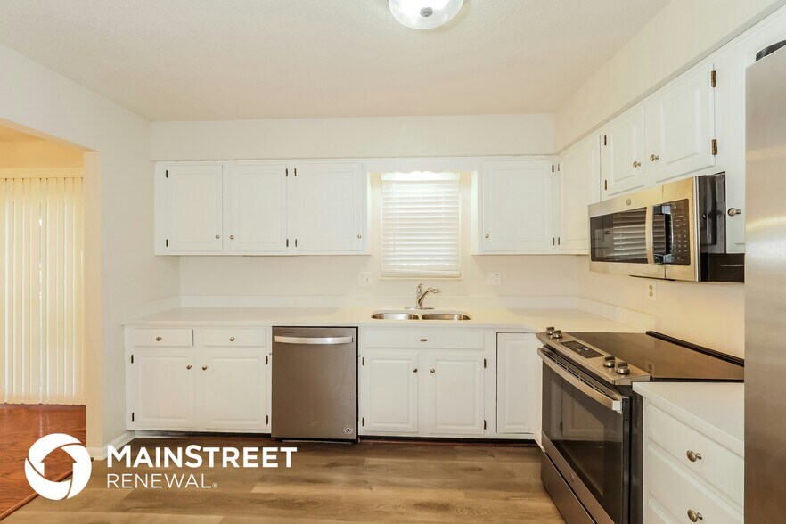 Building Photo - 513 NE Grant Dr