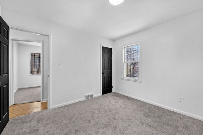 Building Photo - 18525 Westmoreland Rd