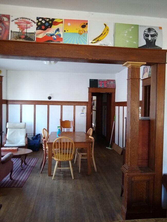 Building Photo - 209 Ontario St