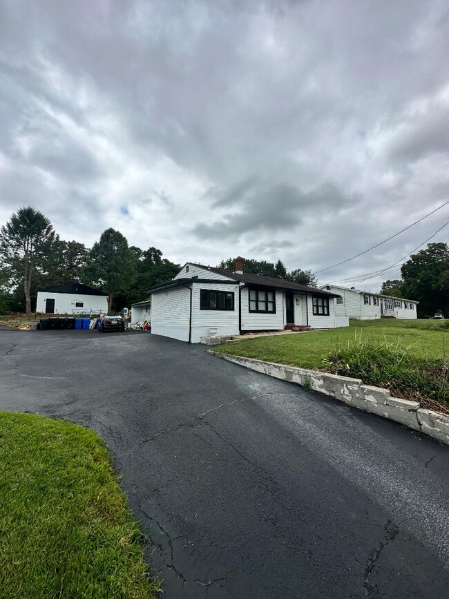 Building Photo - 112 Wilson Ave