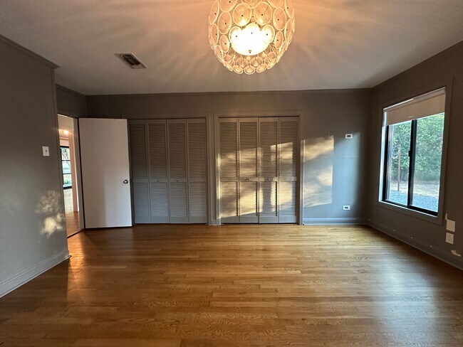 Building Photo - 4711 Fairview Dr