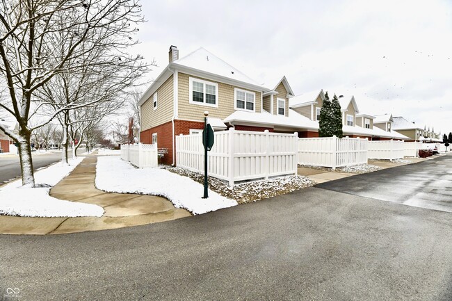 Building Photo - 15542 Clearbrook St