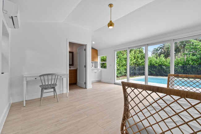 Building Photo - 845 Sunset Rd