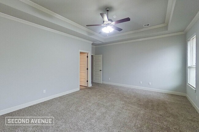 Building Photo - LIMITED TIME: $998 off second month’s rent...