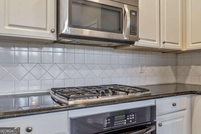 Building Photo - 2011 Town Lake Hills W