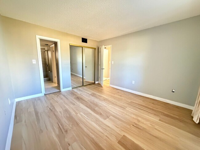 Building Photo - RESORT-STYLE 55+ LIVING — 1 BED / 1 BATH WITH PRIVATE LANAI & GOLF COURSE VIEWS! ? 1 MONTH FREE ?