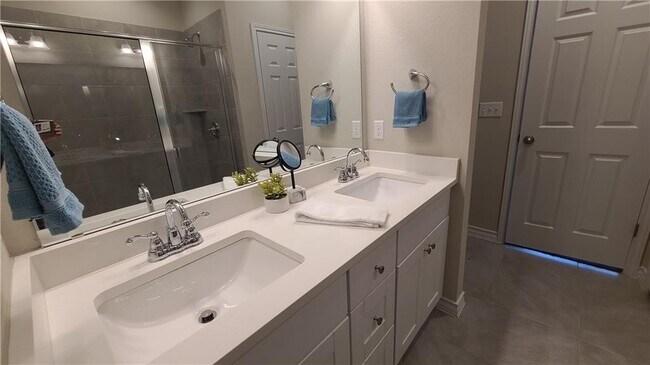 Building Photo - 5412 Golden Canary Ln