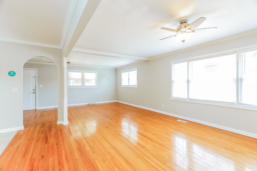 Building Photo - 1016 Delaney Dr