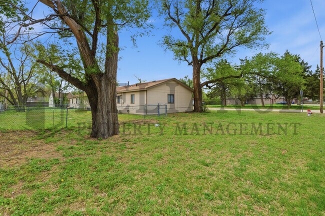 Building Photo - 5026 W Newell St