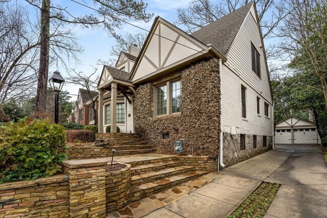 Building Photo - 2896 N Hills Dr NE